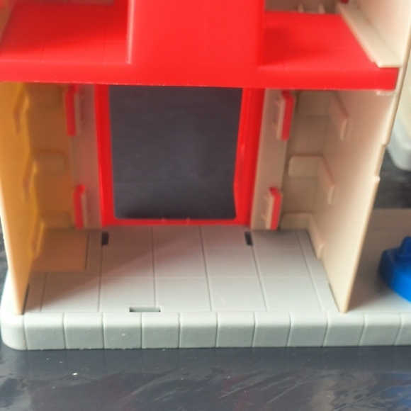 Fire Department + Garage + Character Hap-P-Kid Playset - Picture 3 of 10